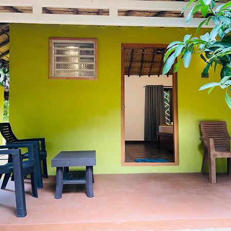 Hampi Village Resort & Tutti Cafe Exteriör bild