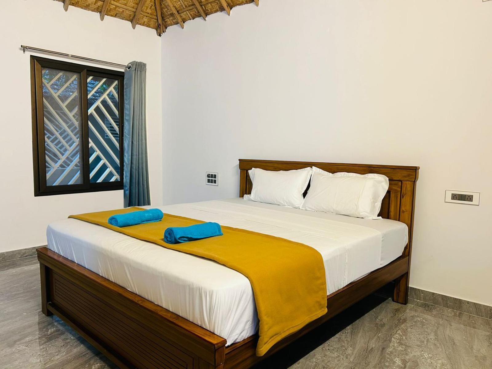 Hampi Village Resort & Tutti Cafe Exteriör bild