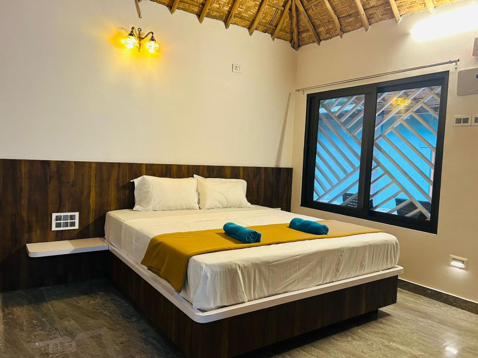 Hampi Village Resort & Tutti Cafe Exteriör bild