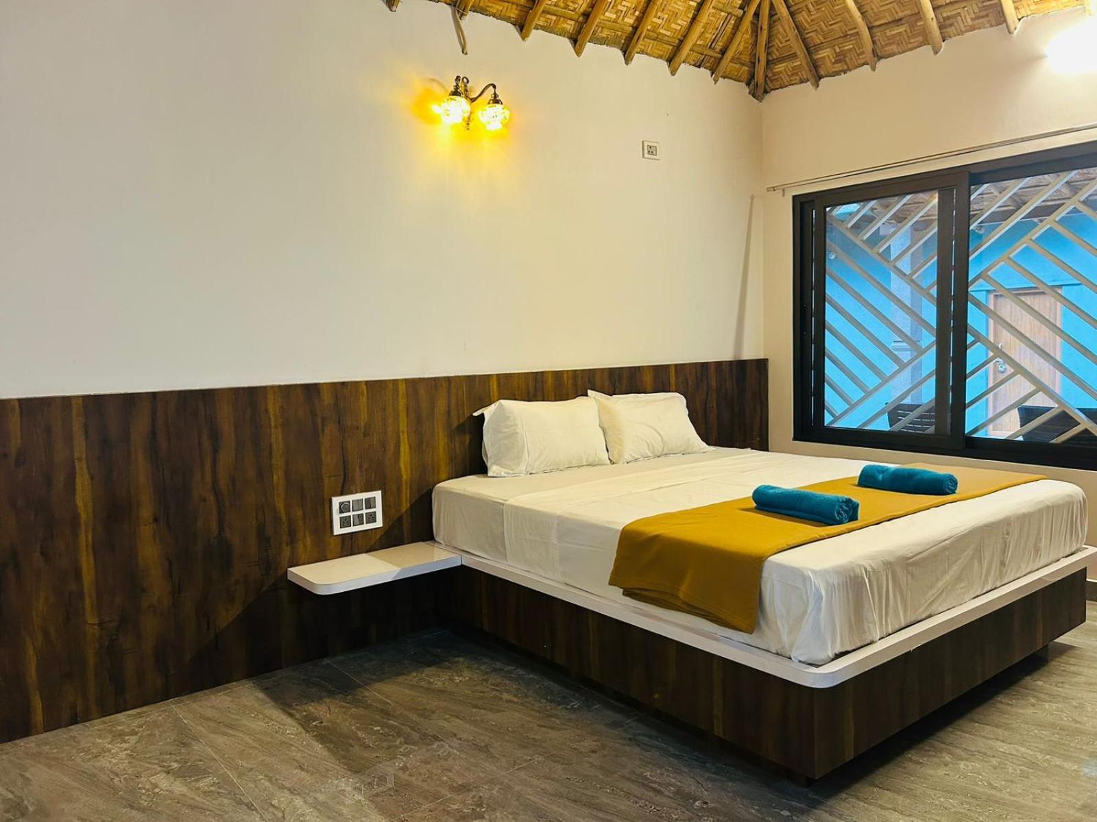 Hampi Village Resort & Tutti Cafe Exteriör bild