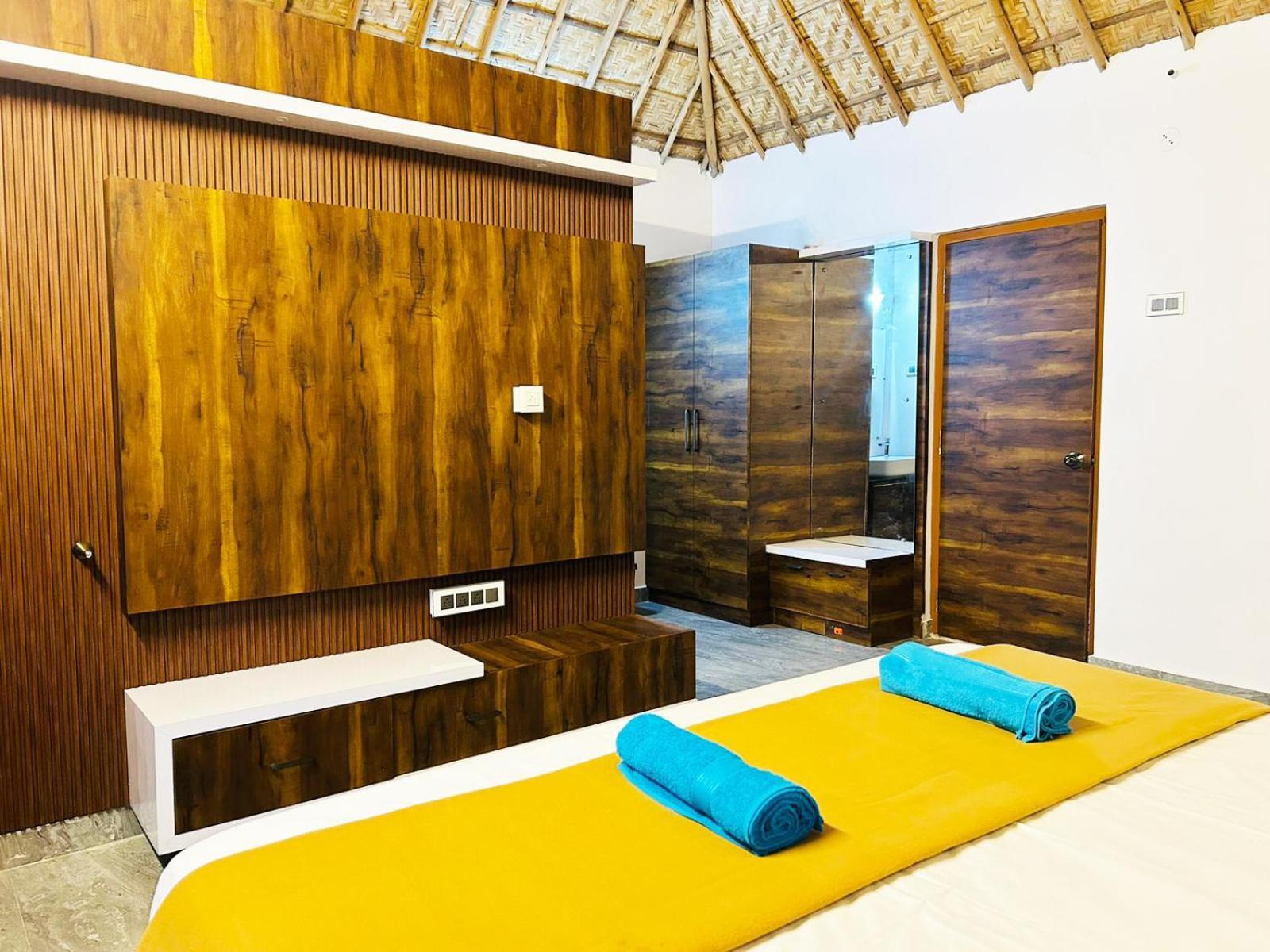Hampi Village Resort & Tutti Cafe Exteriör bild