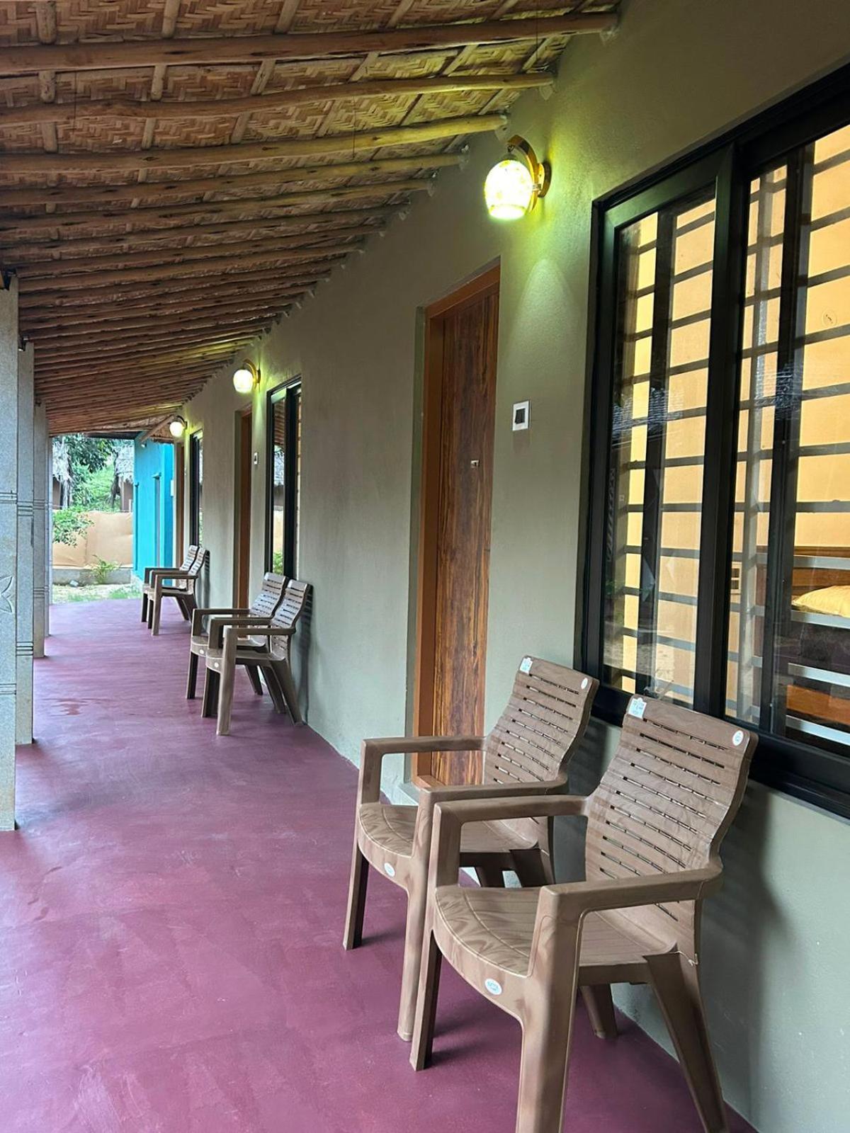 Hampi Village Resort & Tutti Cafe Exteriör bild