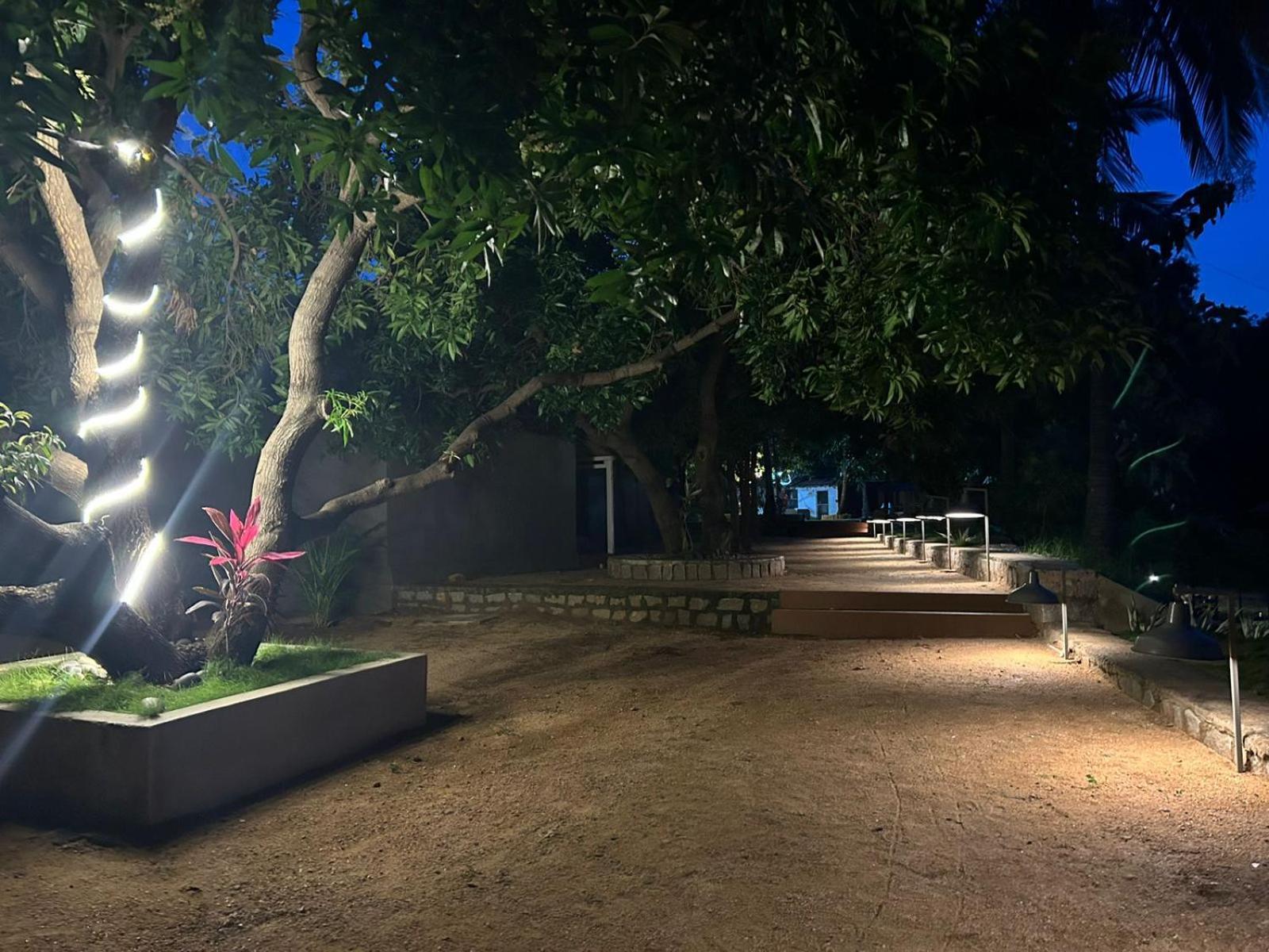 Hampi Village Resort & Tutti Cafe Exteriör bild