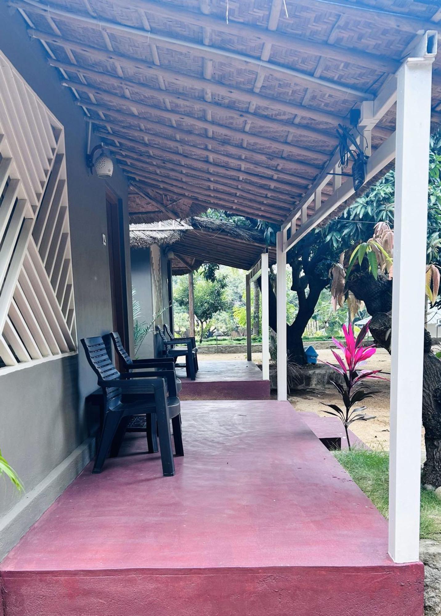 Hampi Village Resort & Tutti Cafe Exteriör bild