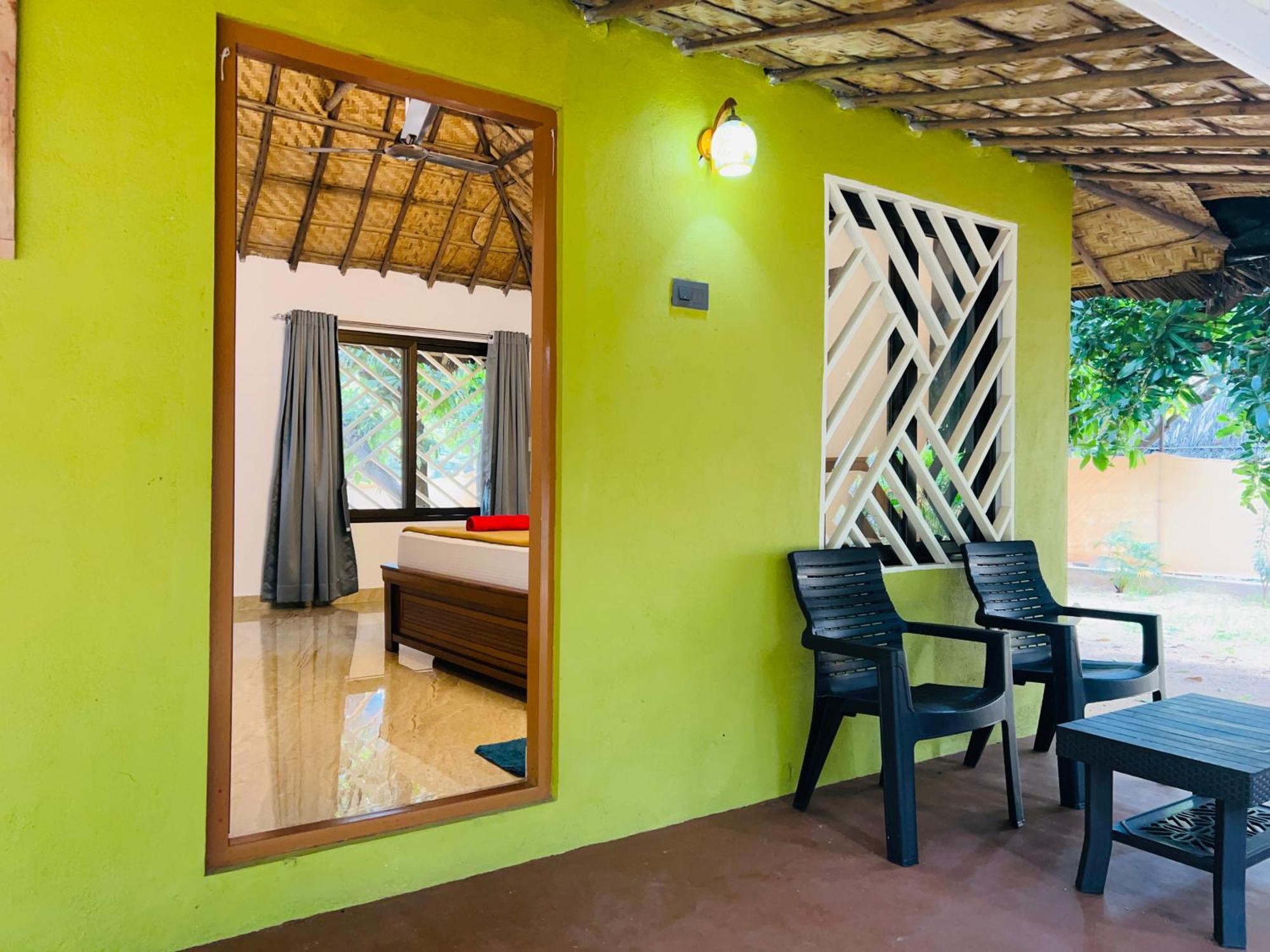 Hampi Village Resort & Tutti Cafe Exteriör bild